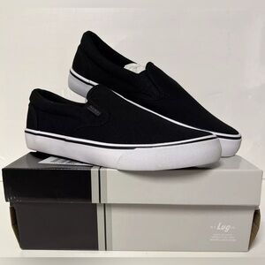 Lugz Men’s Black and White Slip-On Sneakers size 9.5D